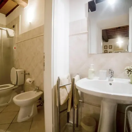 Stonehouse - Lucca *