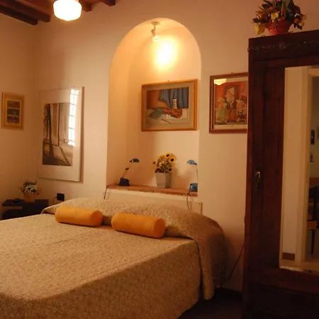 Stonehouse - Lucca Colle di Compito